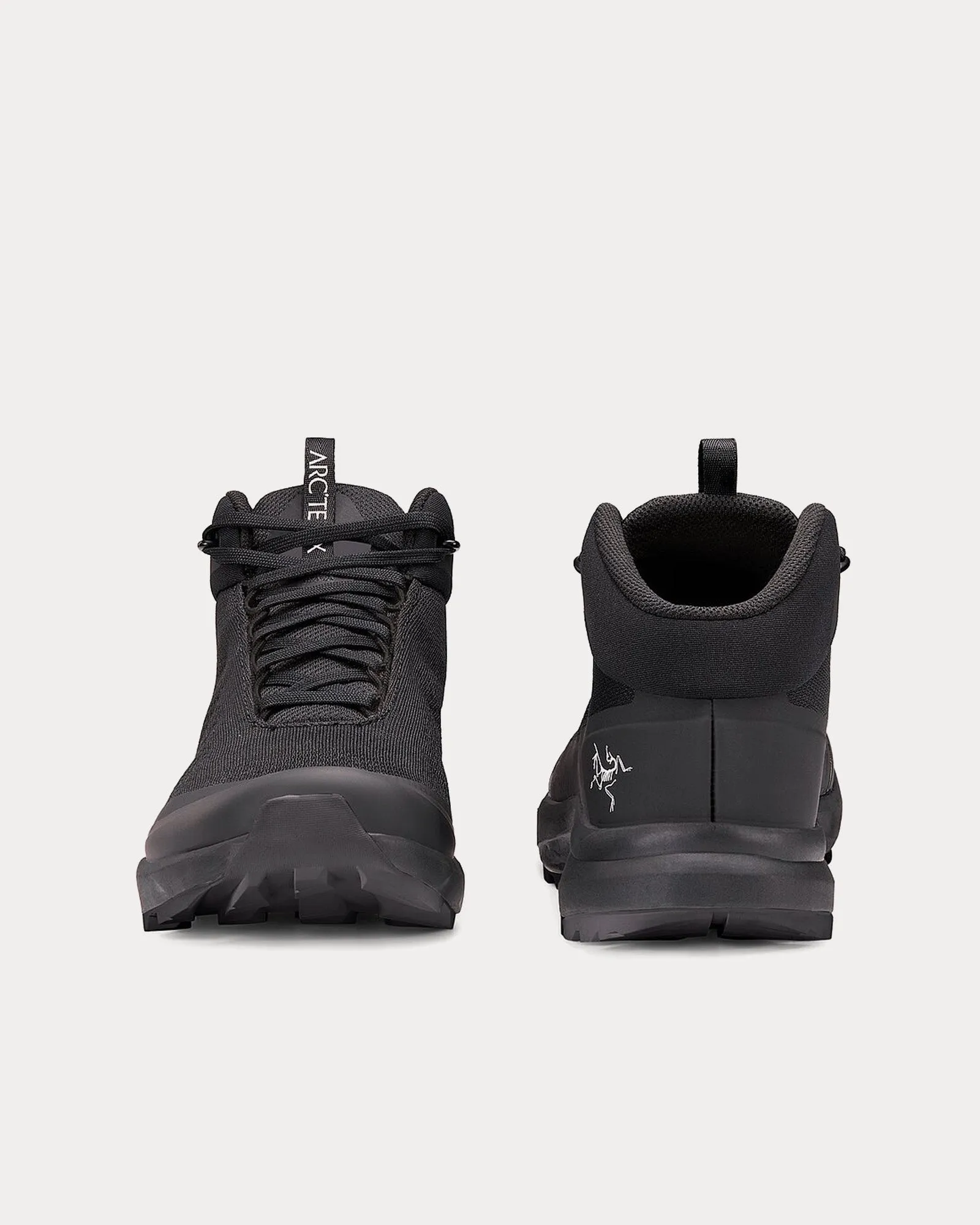 Aerios Aura Mid Black / Silk Running Shoes