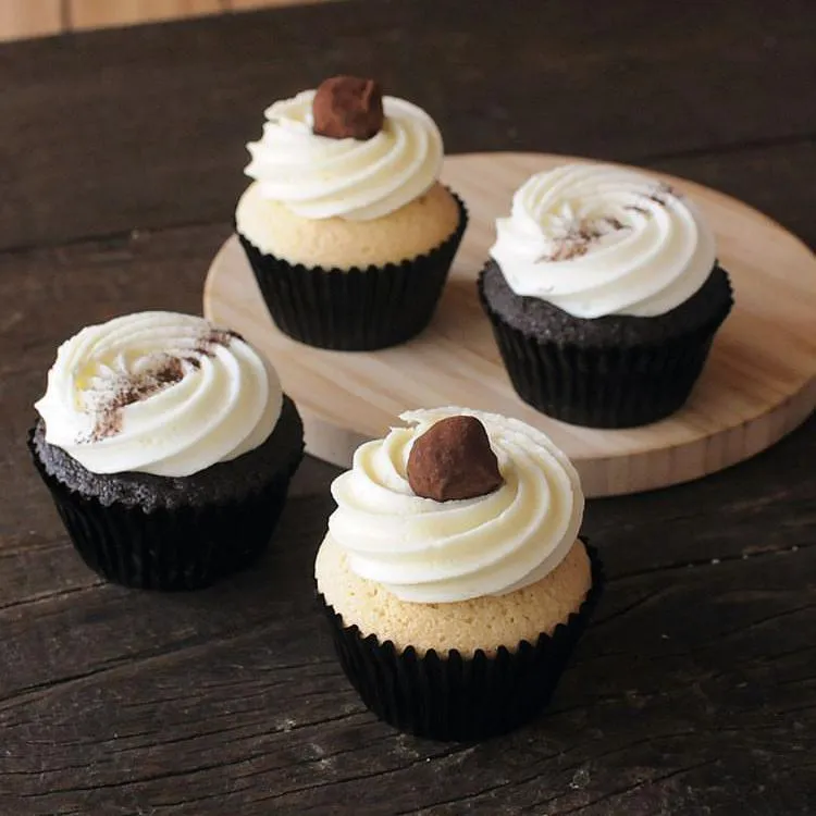 Buy 2 Get 2 Free Cupcake Set by Plain Vanilla @ ION - Flash Deal - BDAY SALE
